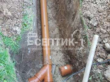 Закладка канализационной трубы в Чехове