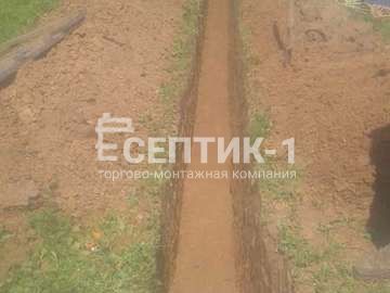 Траншея для канализационной трубы в Заокском