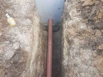 Врезали канализационную трубу в Юнилос Астра 5ПР