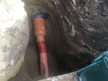 Подсоединение станции автономной канализации к канализационной трубе