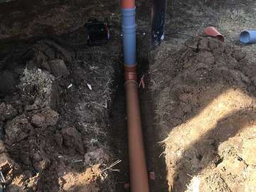 Вывод канализационной трубы из дома